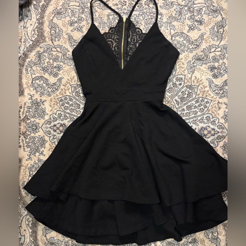 Black Windsor dress for homecoming